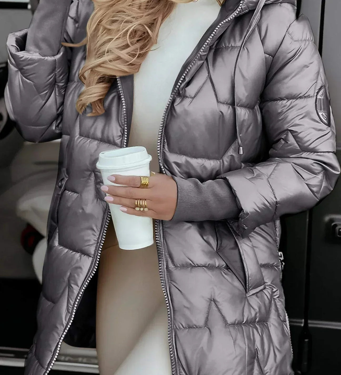 ノルウェン - フード付きのエレガントな冬のコート